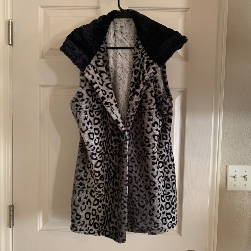 💕Vine Street Women’s Vest Size Large with Hood!